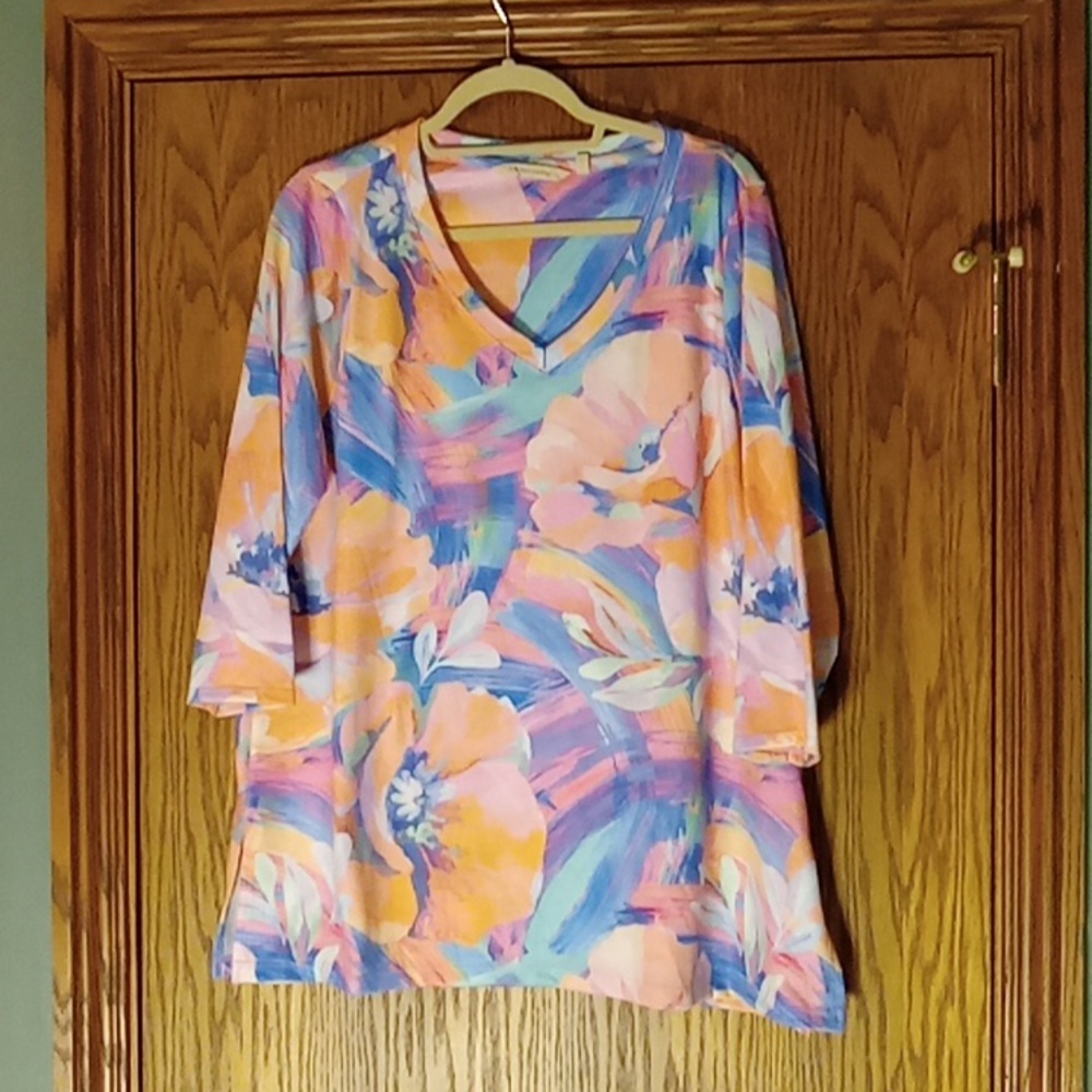 Women's Soft Surroundings V Neck 3/4 Sleeve Top